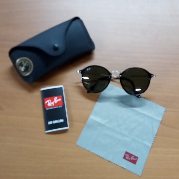 Ray-Ban Other - Ray-Ban rb2447 sunglasses